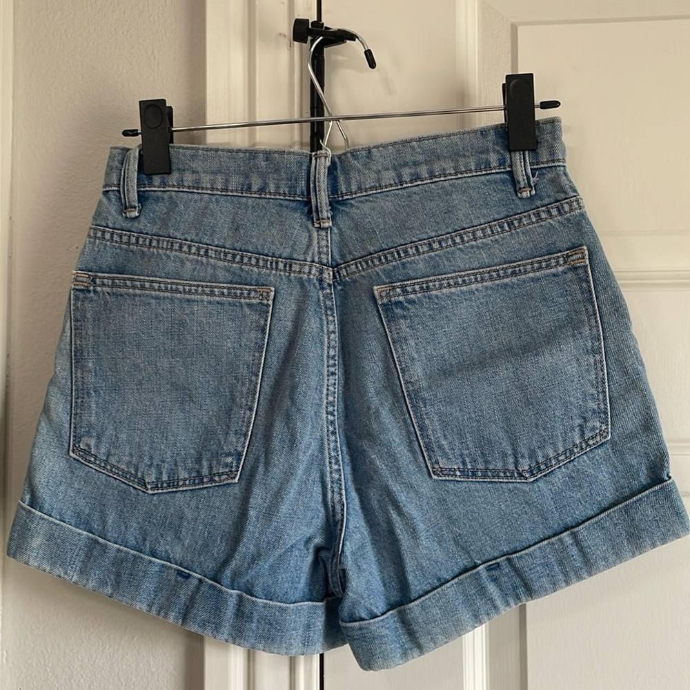 Gap High Waisted Light Wash Mom Jean Denim shorts - Picture 2 of 6
